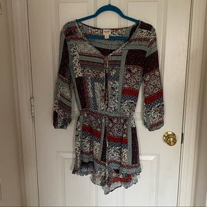 ✨Donating Soon ✨ Mossimo multi colored romper EUC size S